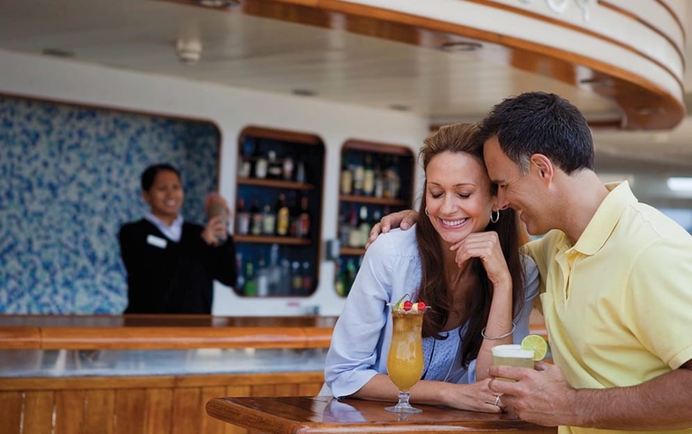 RSSC, Seven Seas Mariner, Pool Bar.jpg